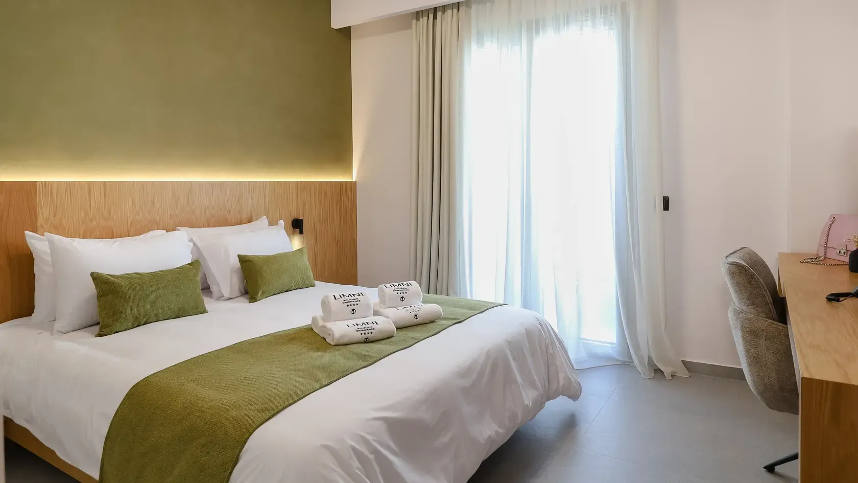 STANDARD DOUBLE ROOM WITH POOL
